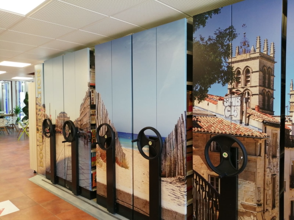 Conception et installation de signalétique intérieure permanente. Office de Tourisme de Montpellier. Transversale
